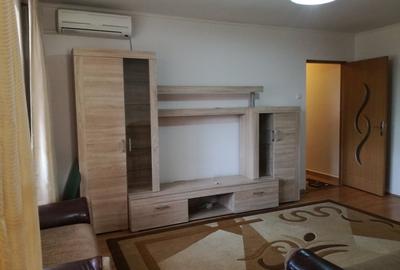 Apartament cu 3 camere semidecomandat în Dacia