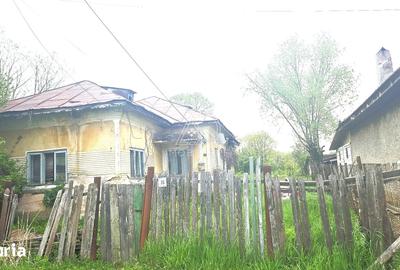 Casă cu 2 camere cu Teren 923 Mp în Scoarța