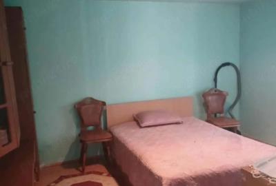 Casă cu 2 camere cu Teren 1087 Mp în Cârcea
