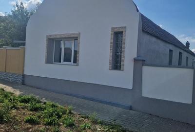 Casă cu 4 camere în Felnac