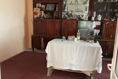 Casă cu 4 camere decomandat în Lăstuni
