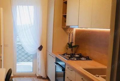Apartament cu 3 camere semidecomandat în Central - 9
