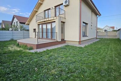 Casă cu 4 camere cu Teren 490 Mp în Central - 1