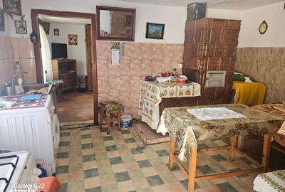 Casă cu 4 camere în Păstrăveni