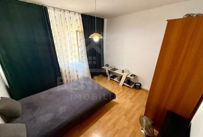 Apartament cu 3 camere decomandat în Craiovița Nouă