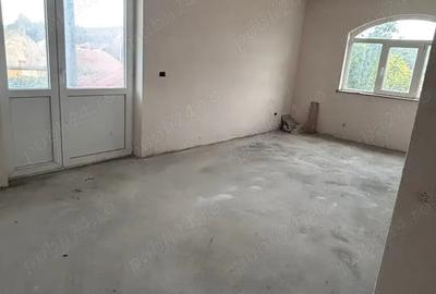 Casă cu 6 camere cu Teren 1100 Mp în Traian - 8