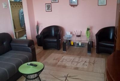 Apartament cu 3 camere decomandat în Obor