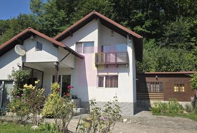 Casă cu 4 camere în Scorțeni
