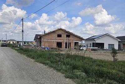 Casă cu 4 camere cu Teren 504 Mp în Central - 1