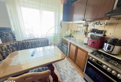 Apartament cu 2 camere semidecomandat în Craiovița Nouă