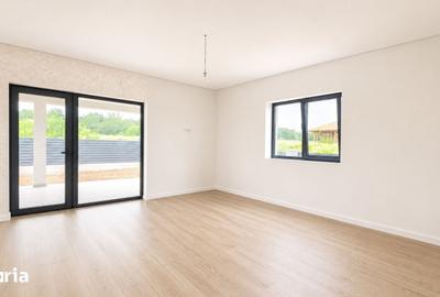 Casă cu 3 camere cu Teren 300 Mp în Miroslava