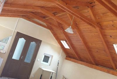 Casă cu 6 camere cu Teren 220 Mp în Schei