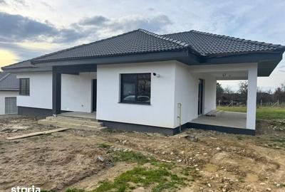 Casă cu 4 camere cu Teren 694 Mp în Mara
