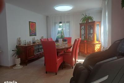 Casă cu 6 camere cu Teren 450 Mp în Cristian