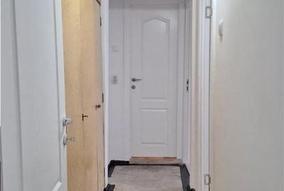 Apartament cu 3 camere semidecomandat în Alexandru cel Bun