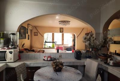 Apartament cu 3 camere decomandat în Girocului - 2