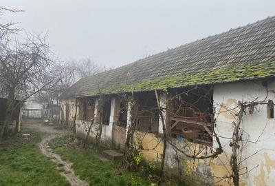 Casă cu 2 camere cu Teren 1439 Mp în Cheresig