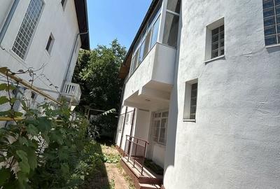 Casă cu 4 camere cu Teren 300 Mp în Central - 2