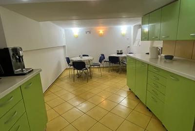 Casă cu 12 camere cu Canalizare în Ultracentral