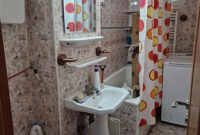 Apartament cu 3 camere semidecomandat în Șagului