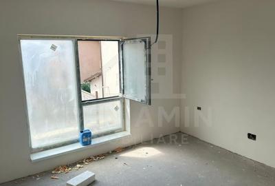 Casă cu 5 camere cu Teren 420 Mp în Central - 1