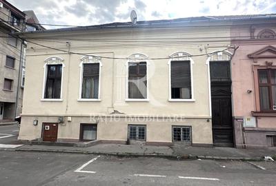 Casă individuală cu 3 camere cu Canalizare în Ultracentral