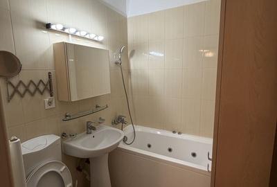 Apartament cu 2 camere decomandat în Apărătorii Patriei