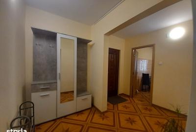 Apartament cu 3 camere decomandat în Traian