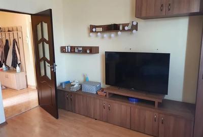 Apartament cu 2 camere decomandat, mobilat în Central
