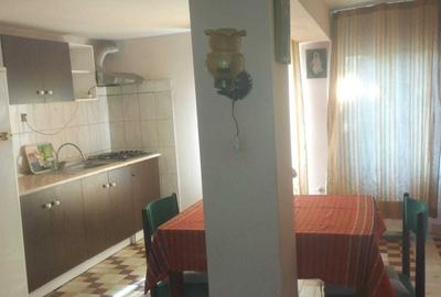 Casă cu 2 camere semidecomandat în Central