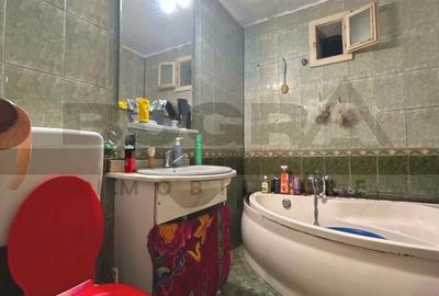 Apartament cu 4 camere decomandat în Central