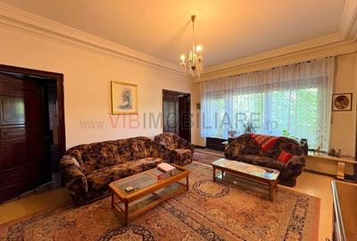 Apartament cu 6 camere semidecomandat în Unirii