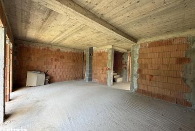Casă cu 4 camere cu Teren 845 Mp în Central