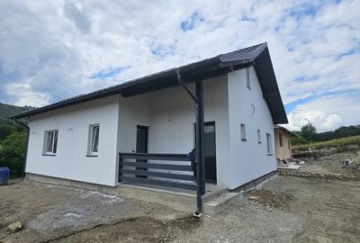 Casă cu 4 camere în Central