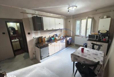 Apartament cu 3 camere semidecomandat în Săsar