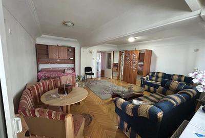 Apartament cu 4 camere decomandat în Central