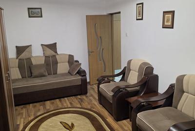 Apartament cu 2 camere decomandat în Runcu