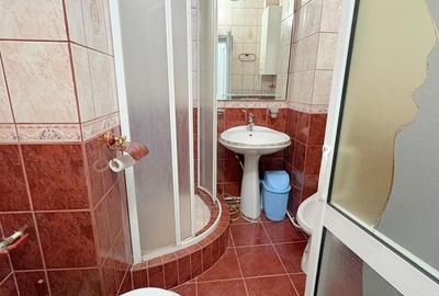 Apartament cu 3 camere decomandat în Energiei