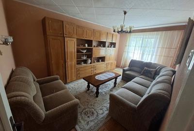 Apartament cu 3 camere decomandat în Vest