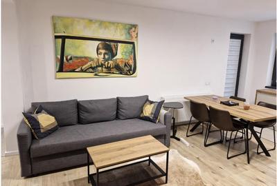 Apartament cu 3 camere decomandat în Tractorul