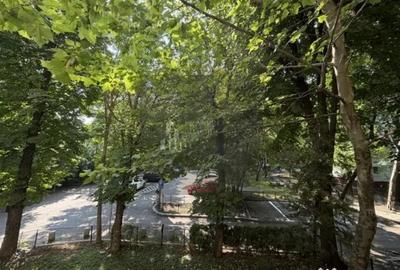Apartament cu 3 camere semidecomandat în Alexandru Obregia