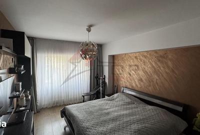 Apartament cu 3 camere decomandat în Nicolina