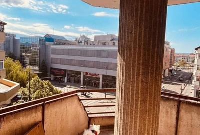 Apartament cu 3 camere decomandat în Central
