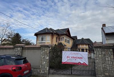 Casă individuală cu 8 camere cu Canalizare în Ultracentral - 2