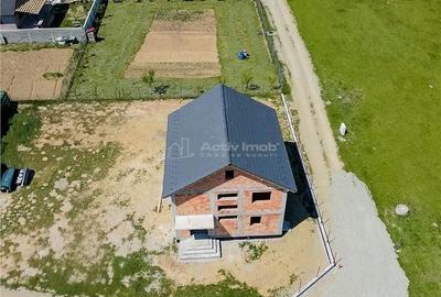 Casă cu 4 camere în Central