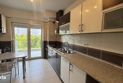 Apartament cu 3 camere semidecomandat în Herăstrău