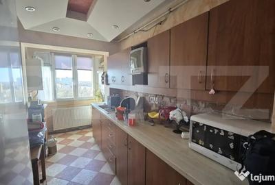 Apartament cu 3 camere decomandat în Micro 14