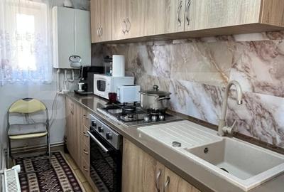 Apartament cu 2 camere semidecomandat, mobilat în Central