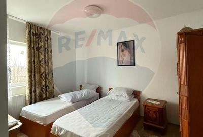 Casă cu 8 camere cu Teren 462 Mp în Central - 11