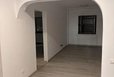 Apartament cu 3 camere decomandat în Exterior Vest